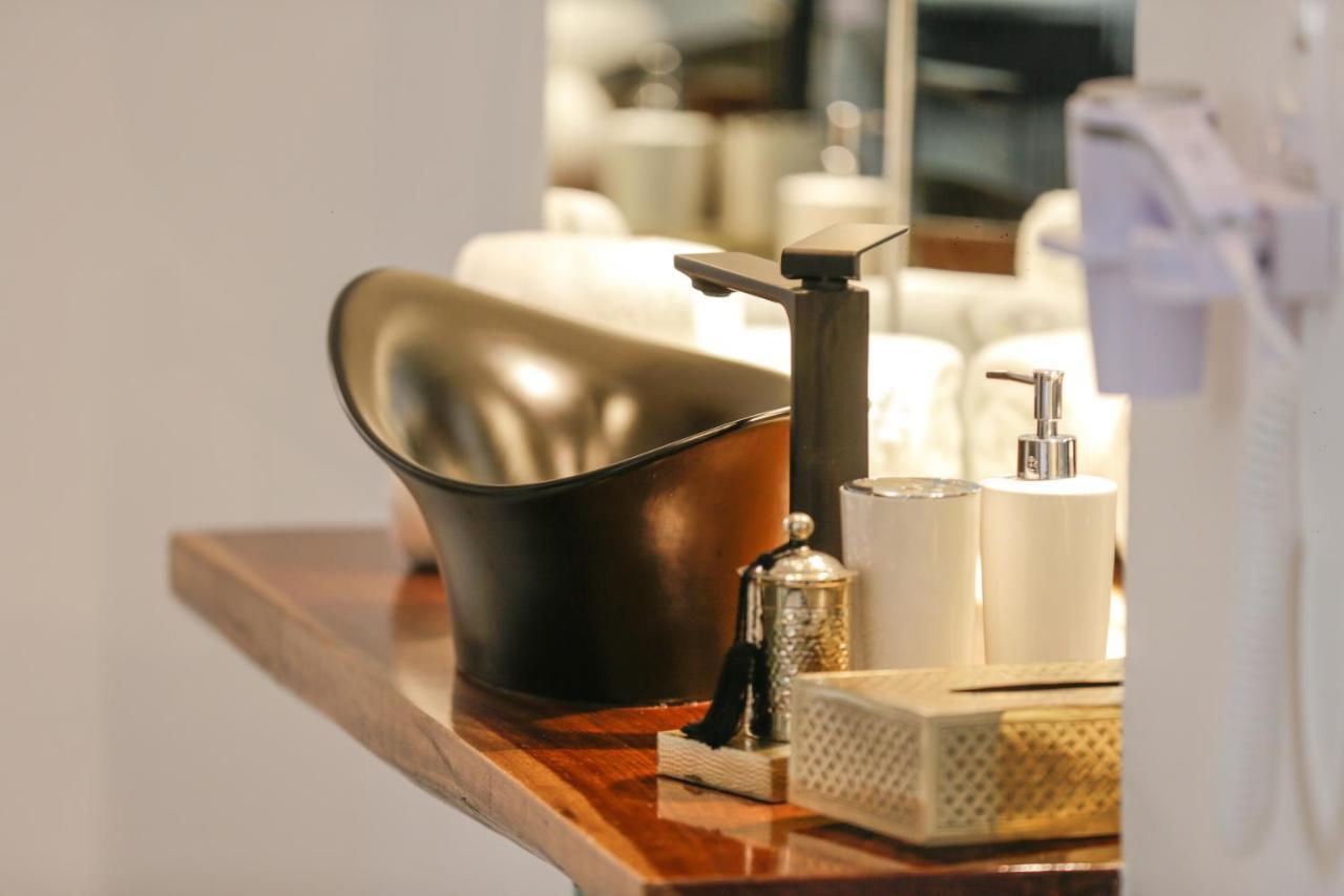 Suite Azur Hotel Essaouira Exterior photo Bathroom accessories
