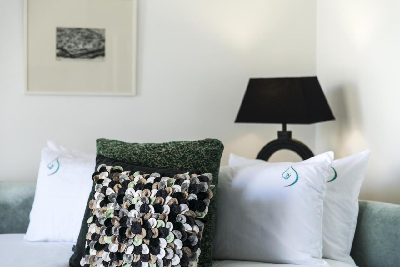 Suite Azur Hotel Essaouira Exterior photo A throw pillow