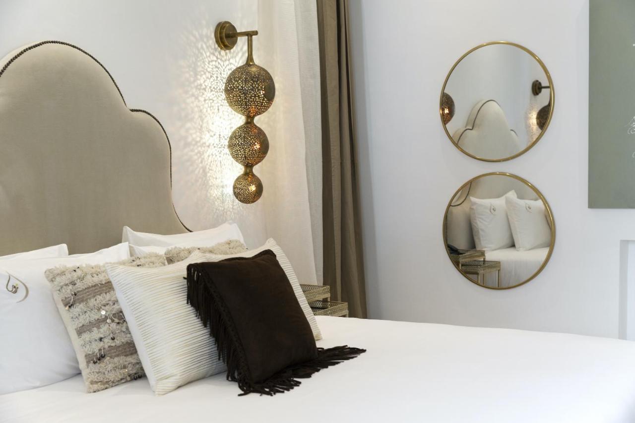 Suite Azur Hotel Essaouira Exterior photo A wall mounted light