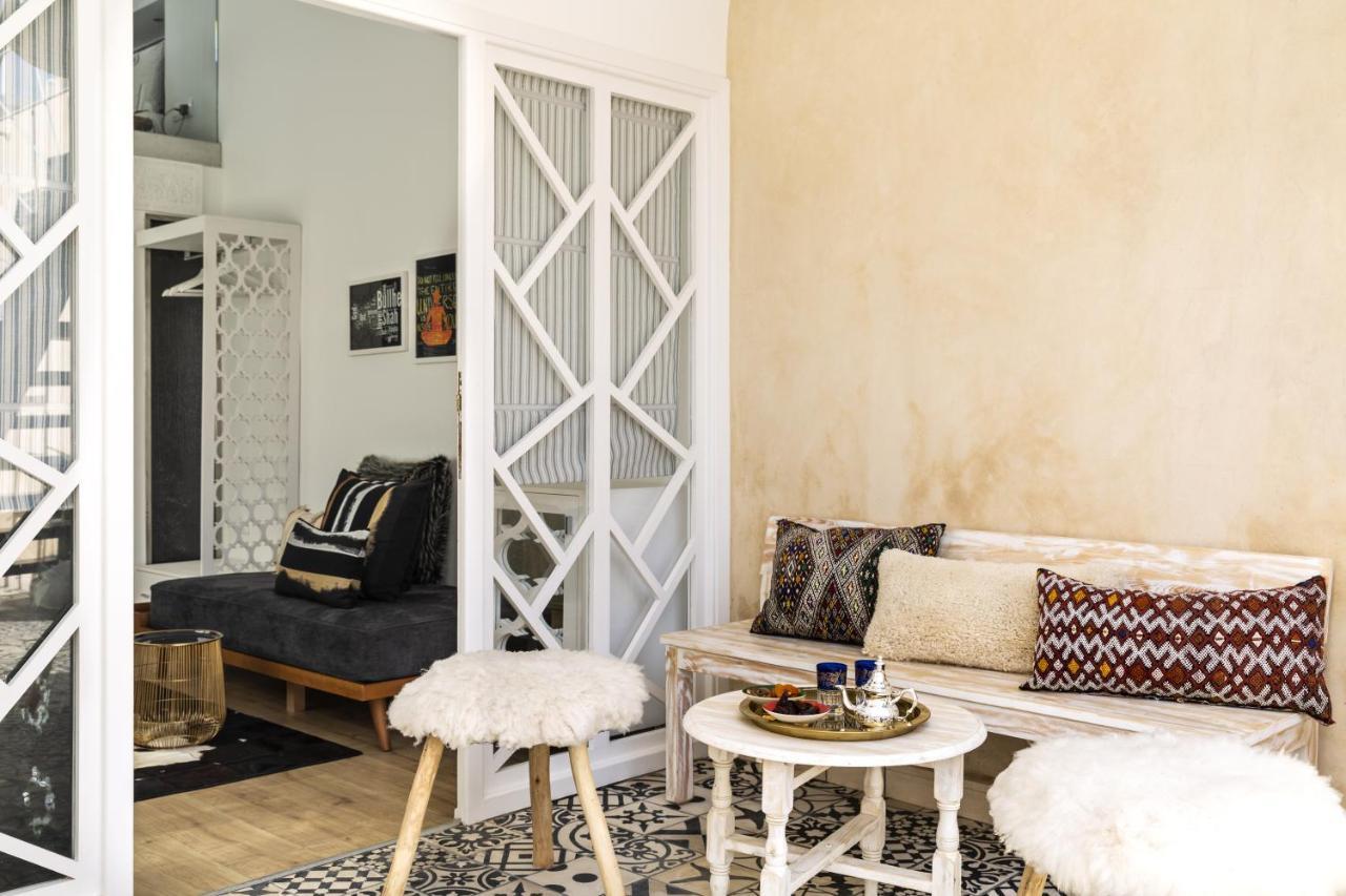 Suite Azur Hotel Essaouira Exterior photo A living room in a typical apartment