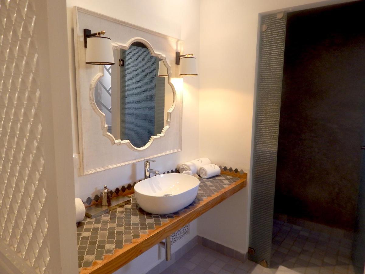 Suite Azur Hotel Essaouira Exterior photo Bathroom